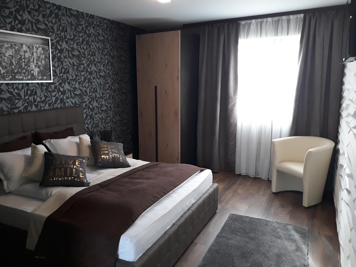 Hotel Acktion Deluxe à Choumen Extérieur photo