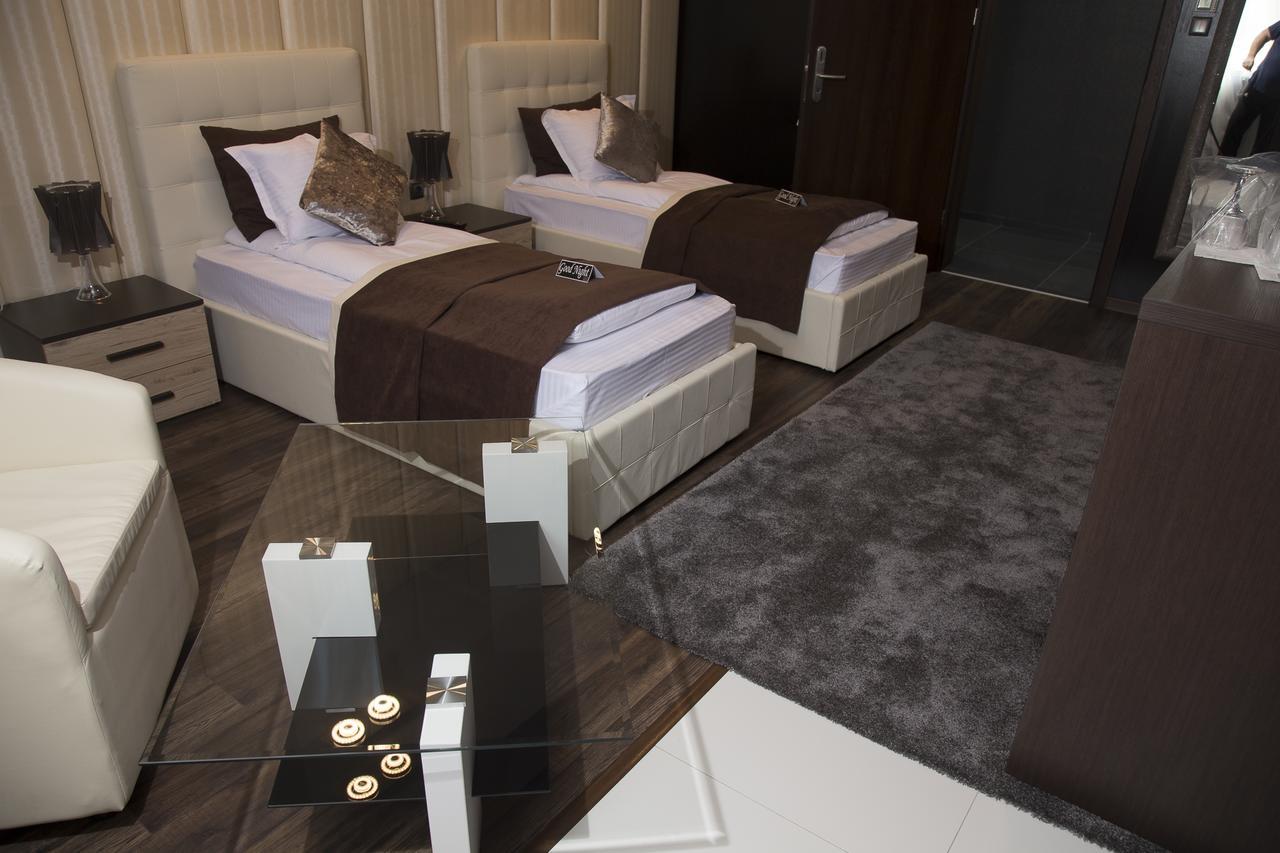 Hotel Acktion Deluxe à Choumen Extérieur photo