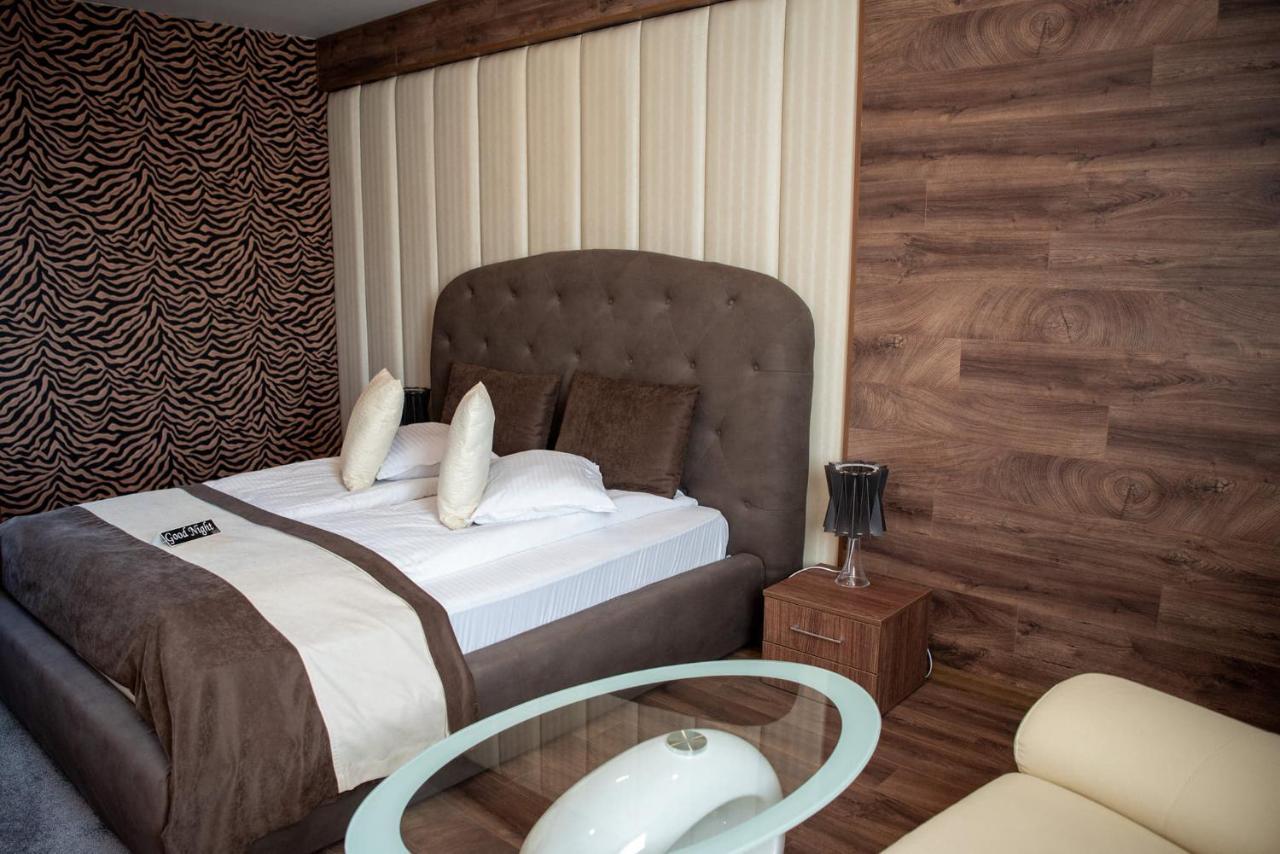 Hotel Acktion Deluxe à Choumen Extérieur photo
