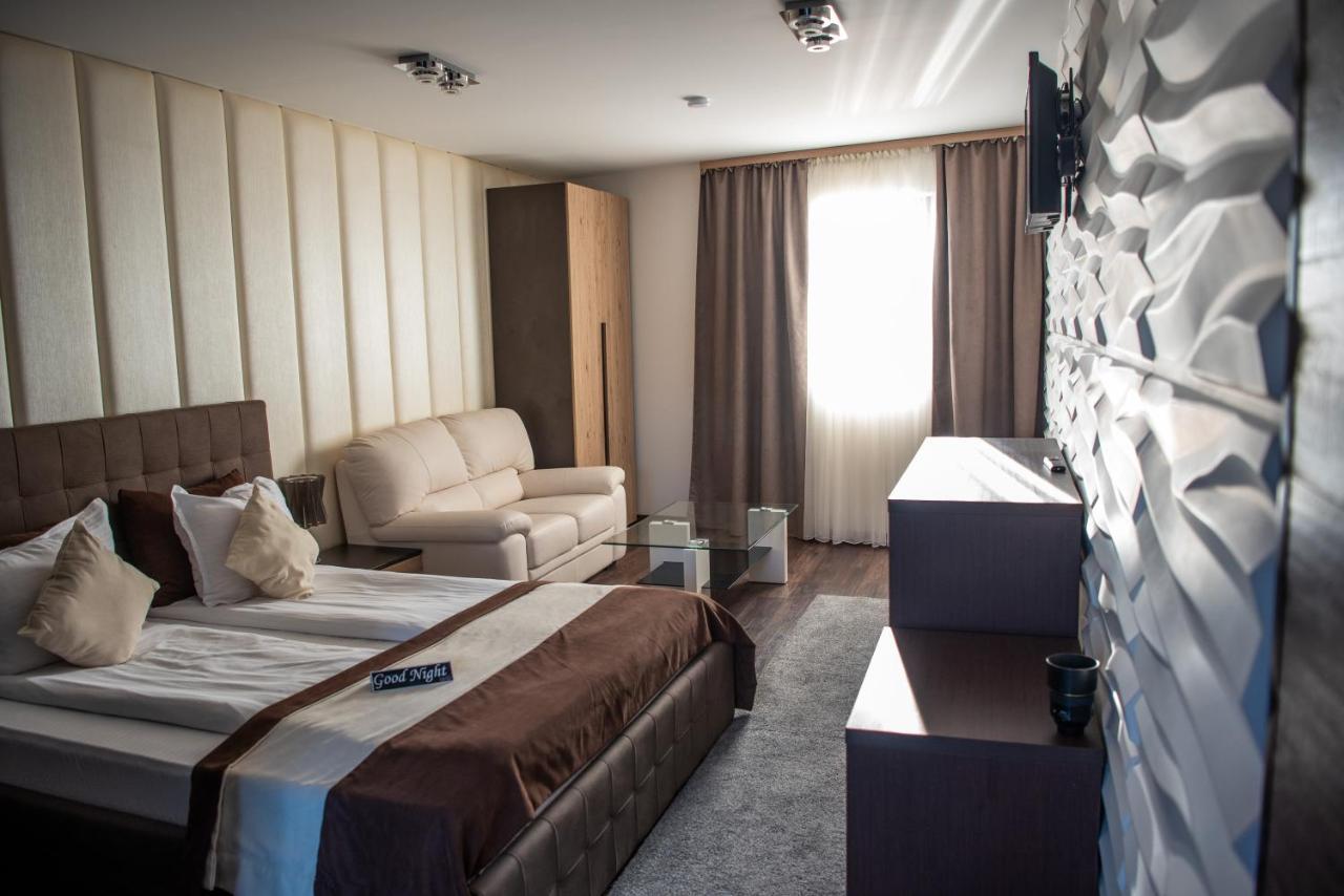 Hotel Acktion Deluxe à Choumen Extérieur photo